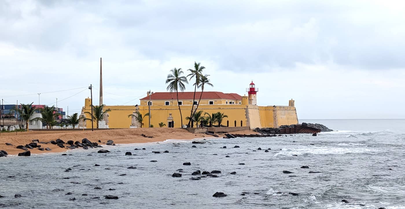 A Cidade de São Tomé Tem um Forte de 1575 e um Festival de Jazz e Ambos Estão Igualmente Vivos Sao Sebastian